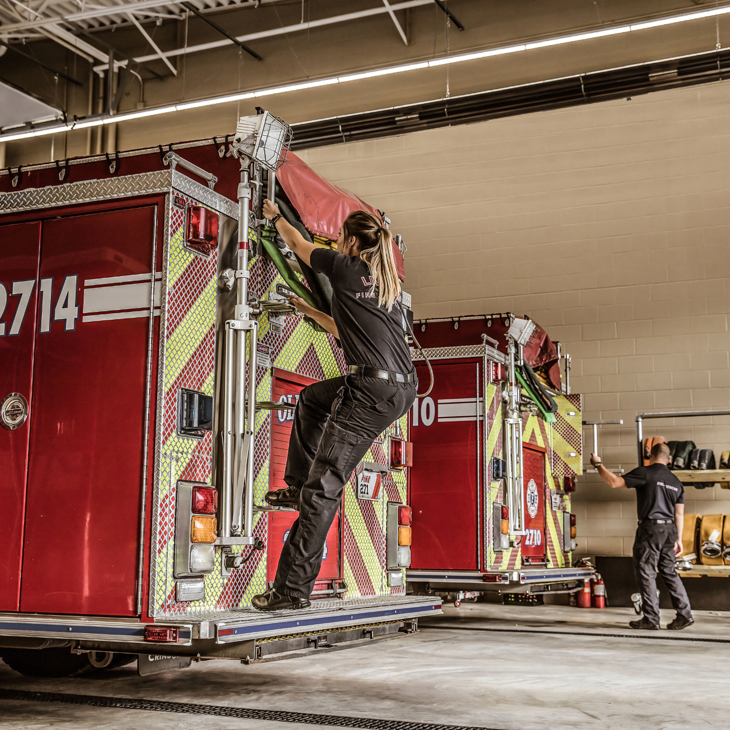 Reebok Women's Sublite Cushion Mid Black Tactical Boots